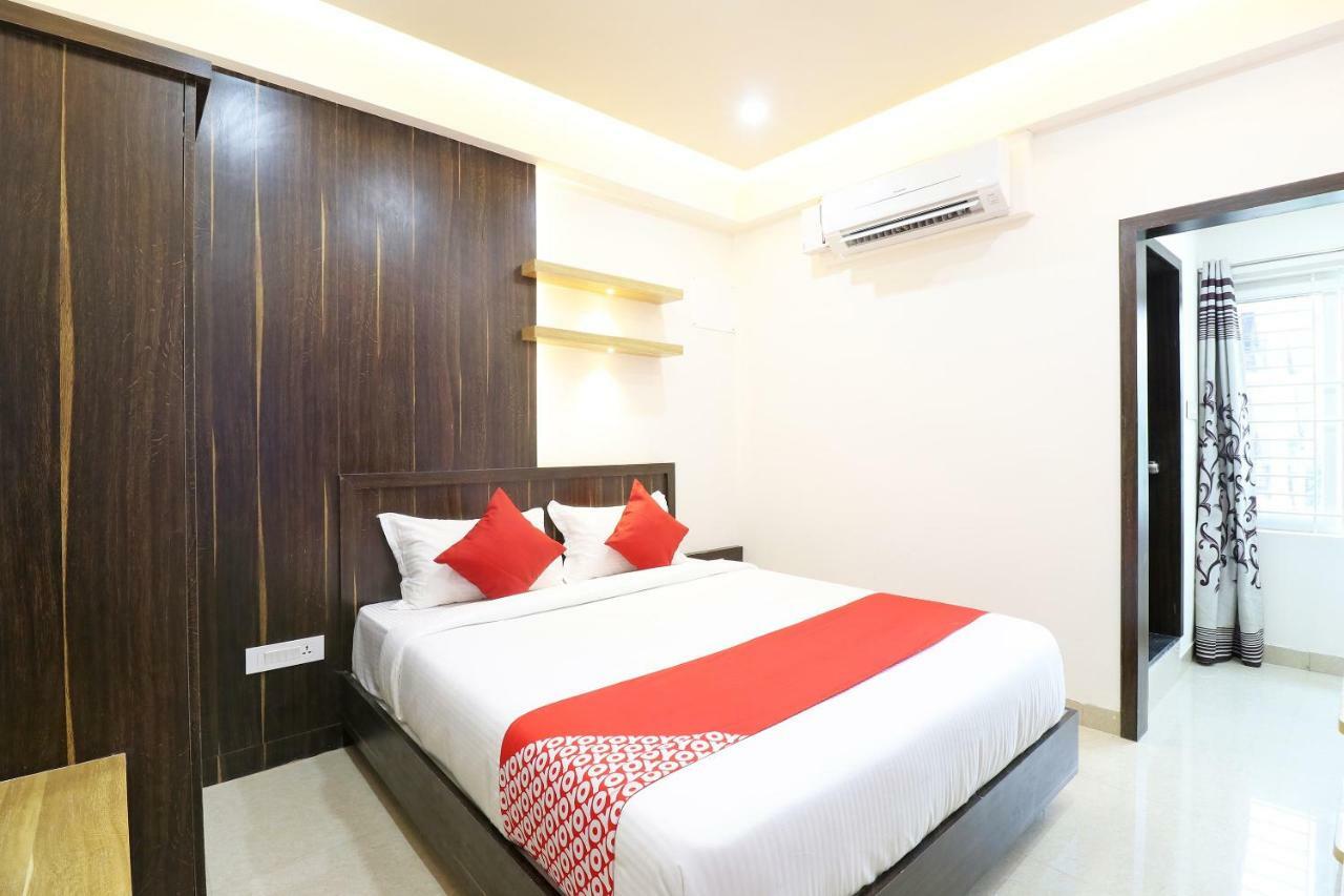Oyo 37349 Sai Palace Hotell Chik Bānavar Exteriör bild