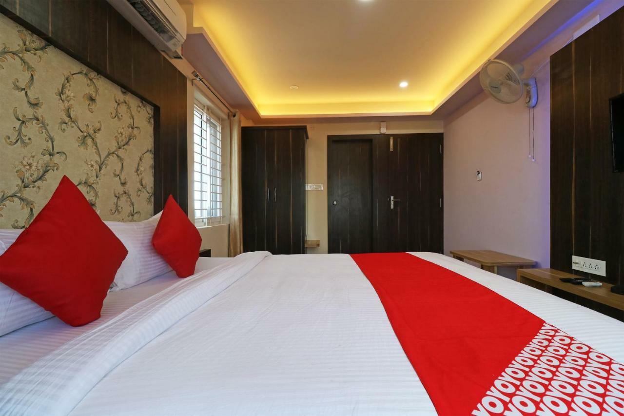 Oyo 37349 Sai Palace Hotell Chik Bānavar Exteriör bild