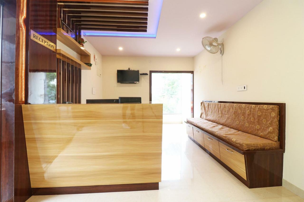Oyo 37349 Sai Palace Hotell Chik Bānavar Exteriör bild