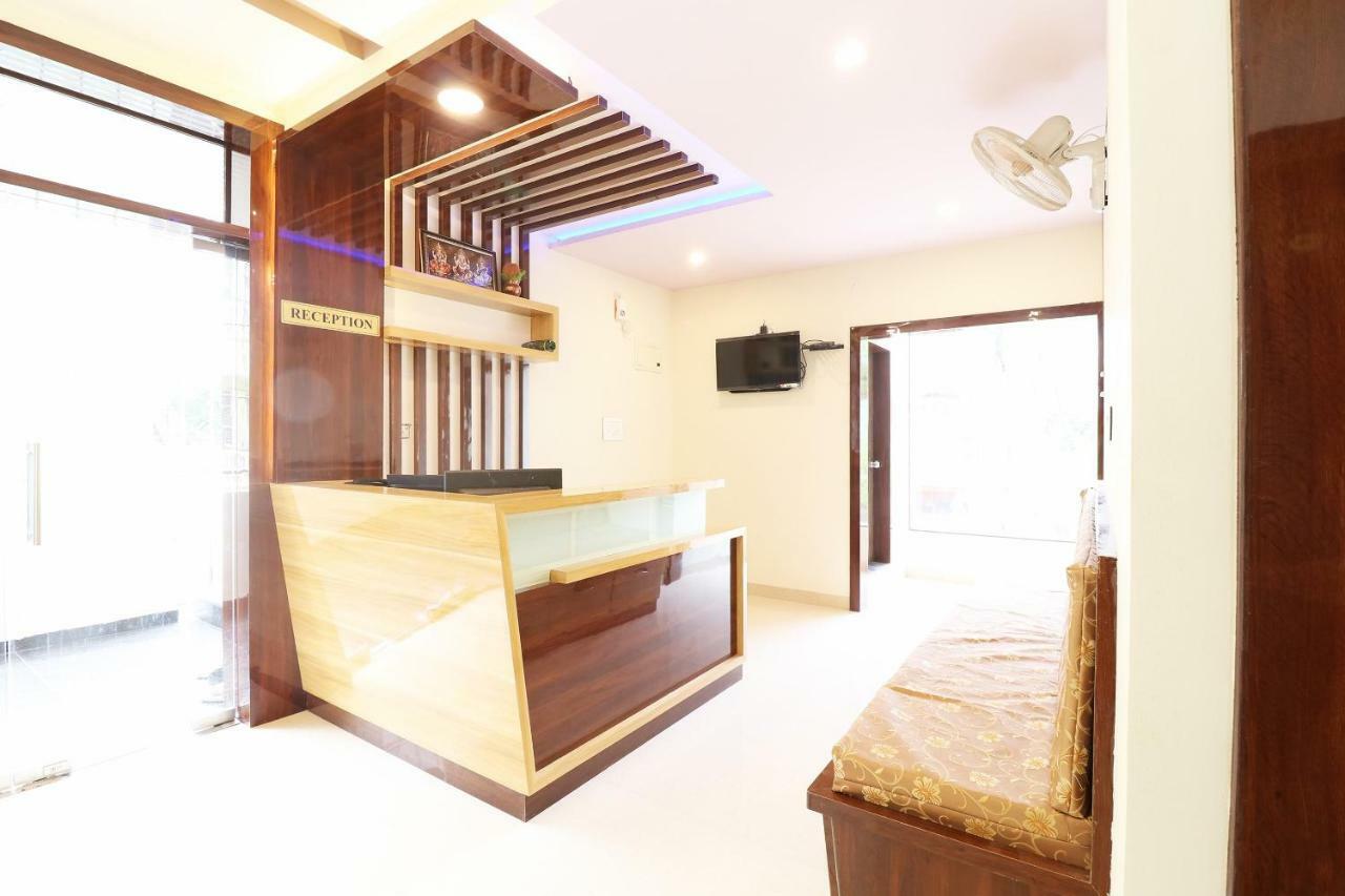 Oyo 37349 Sai Palace Hotell Chik Bānavar Exteriör bild