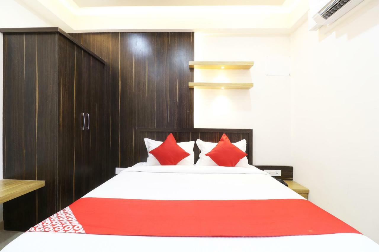 Oyo 37349 Sai Palace Hotell Chik Bānavar Exteriör bild