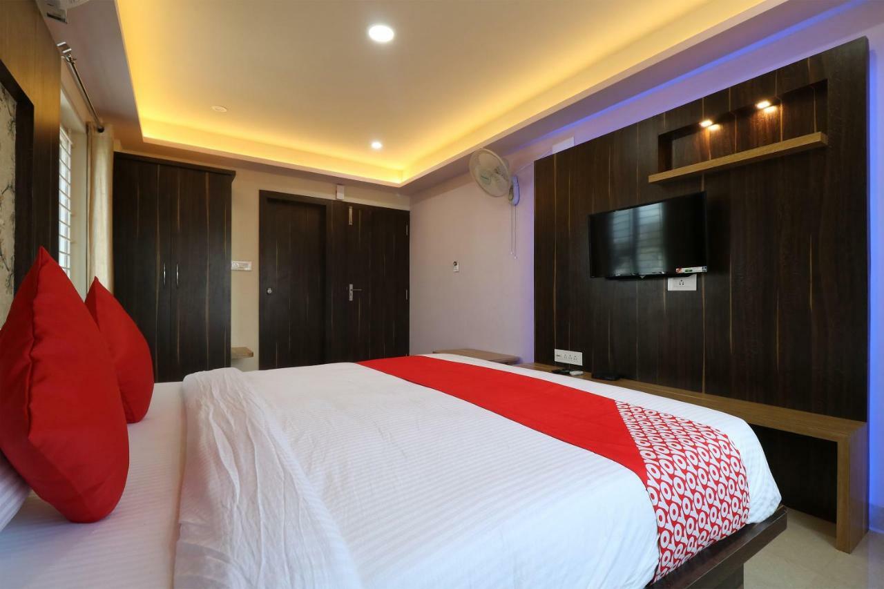 Oyo 37349 Sai Palace Hotell Chik Bānavar Exteriör bild