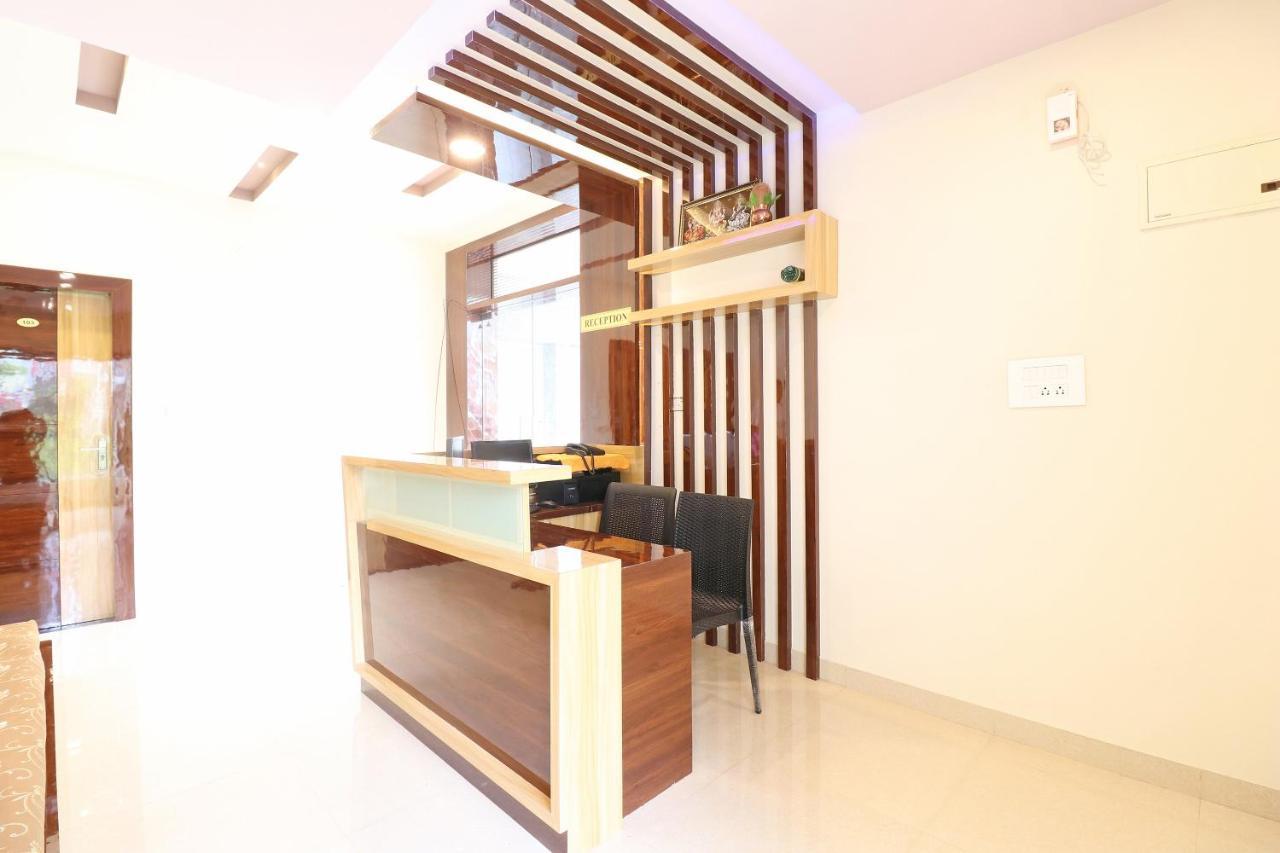 Oyo 37349 Sai Palace Hotell Chik Bānavar Exteriör bild