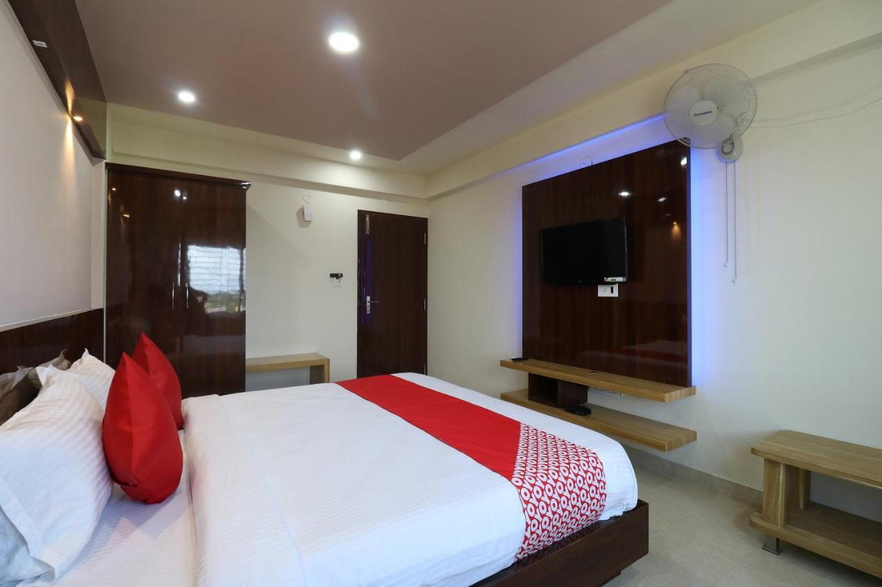 Oyo 37349 Sai Palace Hotell Chik Bānavar Exteriör bild