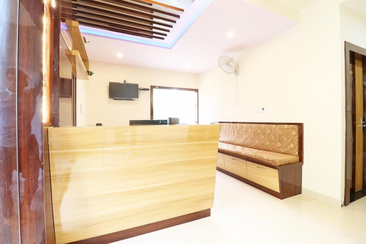 Oyo 37349 Sai Palace Hotell Chik Bānavar Exteriör bild