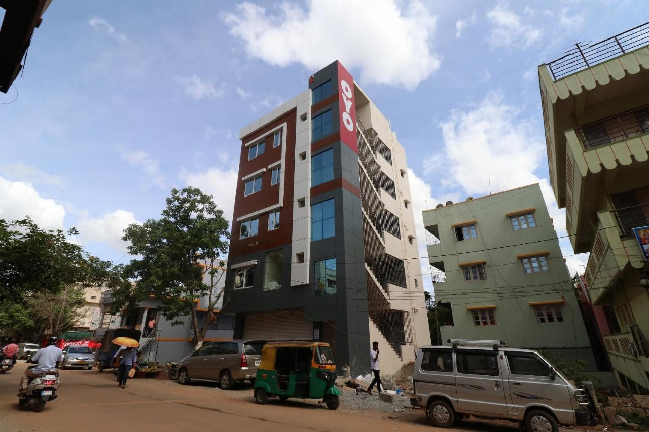 Oyo 37349 Sai Palace Hotell Chik Bānavar Exteriör bild