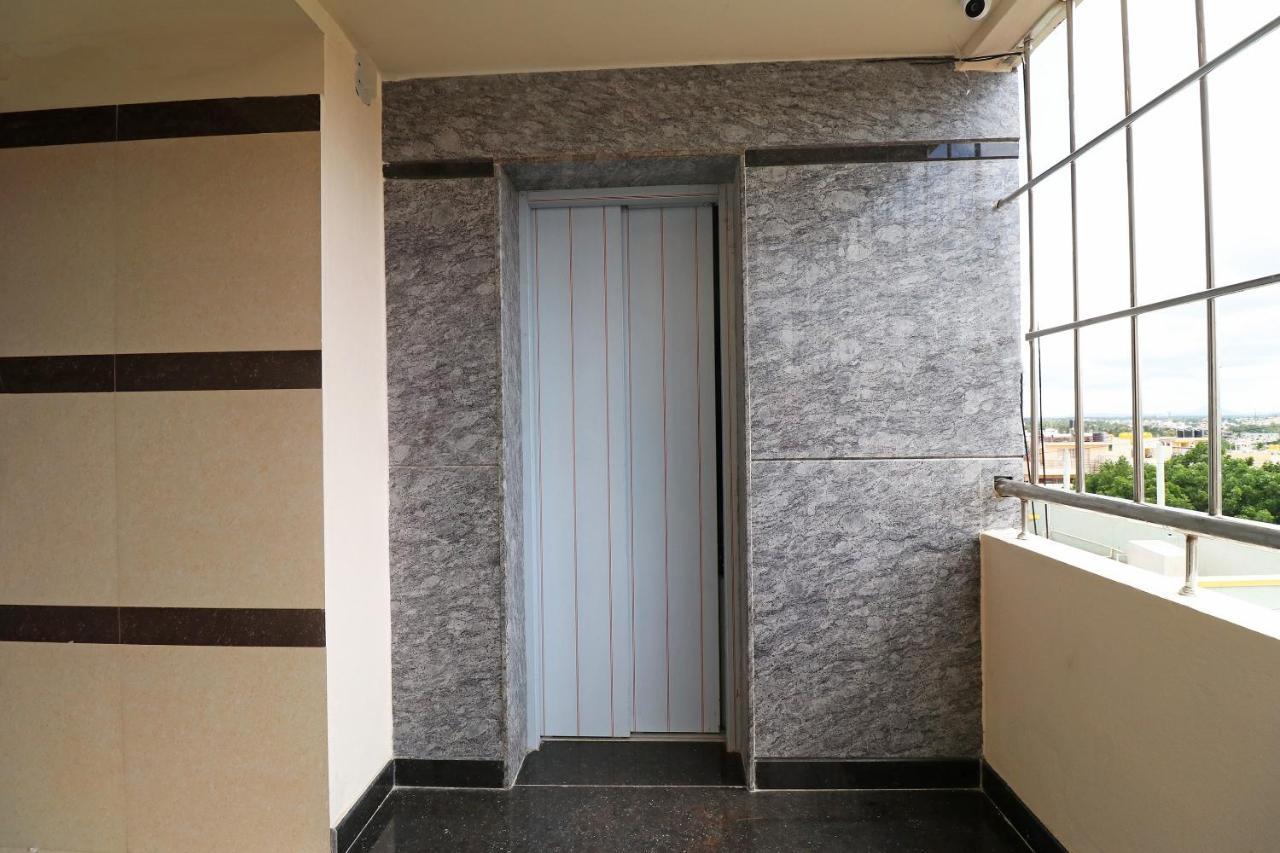 Oyo 37349 Sai Palace Hotell Chik Bānavar Exteriör bild