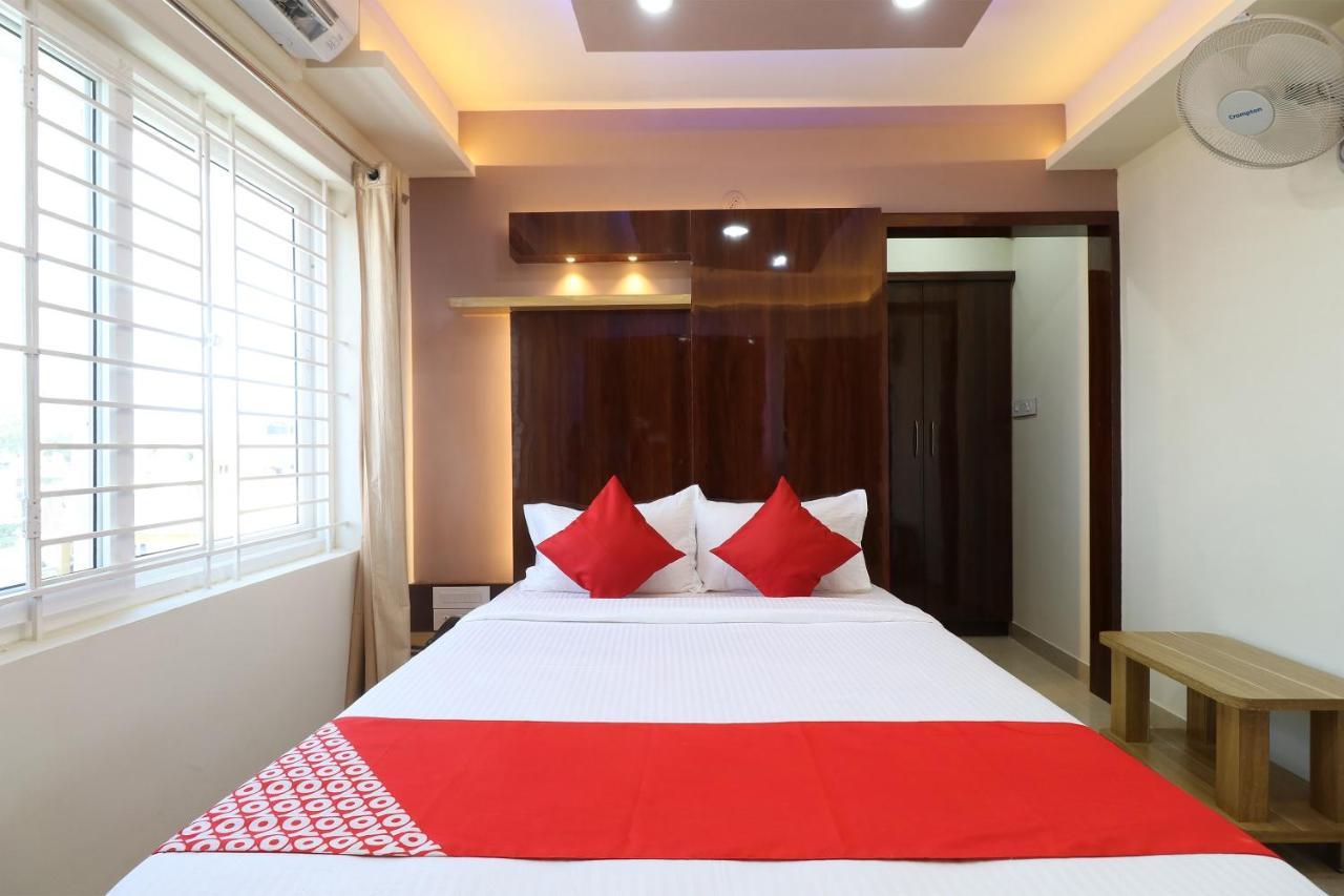 Oyo 37349 Sai Palace Hotell Chik Bānavar Exteriör bild
